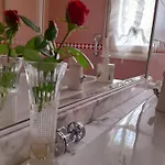 فندق مبيت وإفطار Luxury House 3*