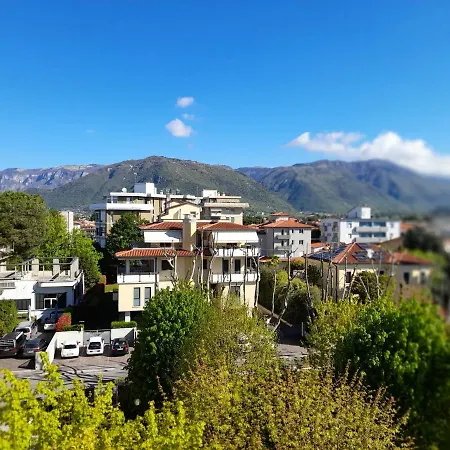 Alojamento de Acomodação e Pequeno-almoço Luxury House 3*