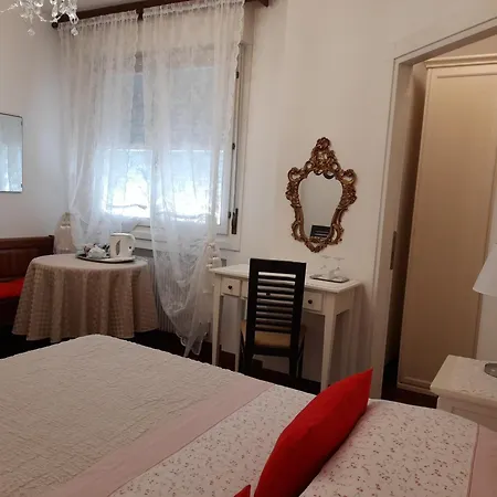 فندق مبيت وإفطار Luxury House 3*